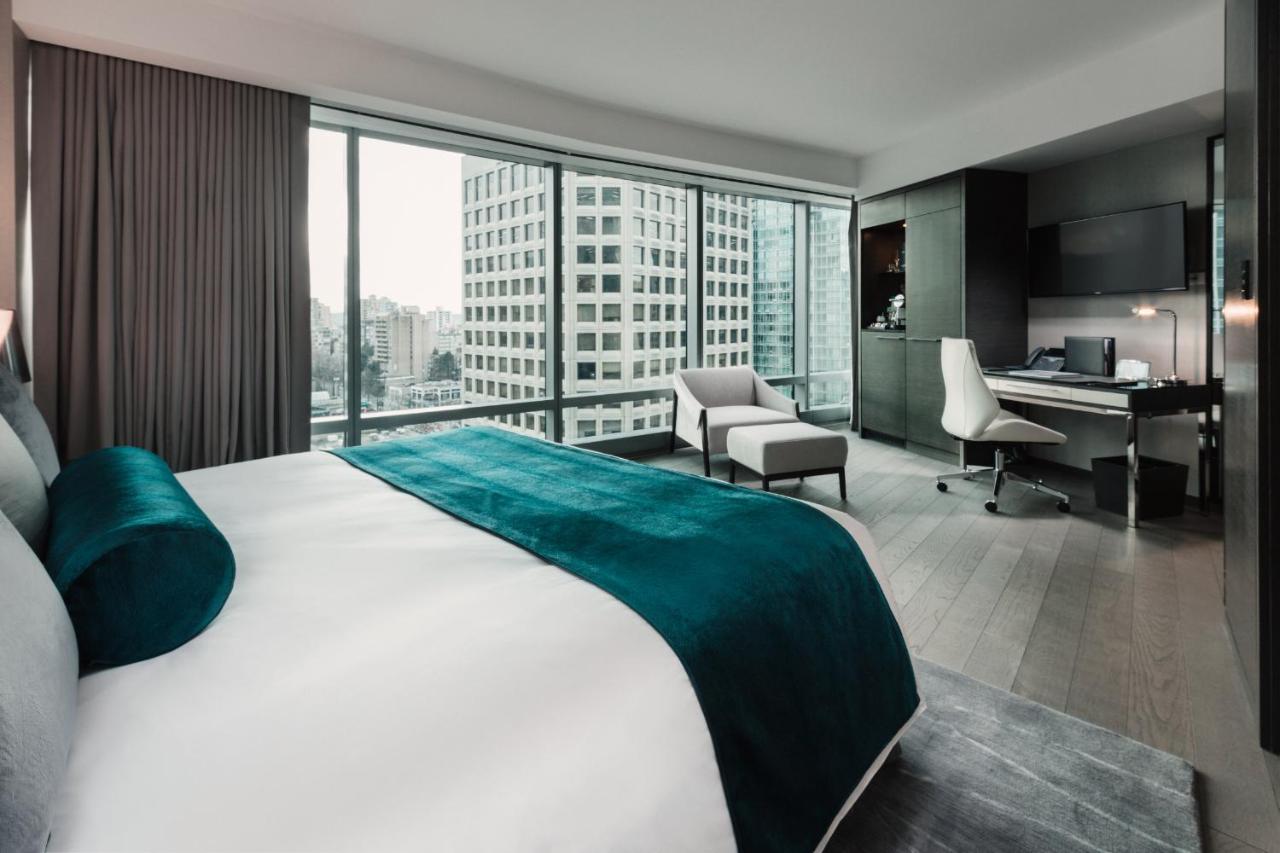 Paradox Hotel Vancouver photo