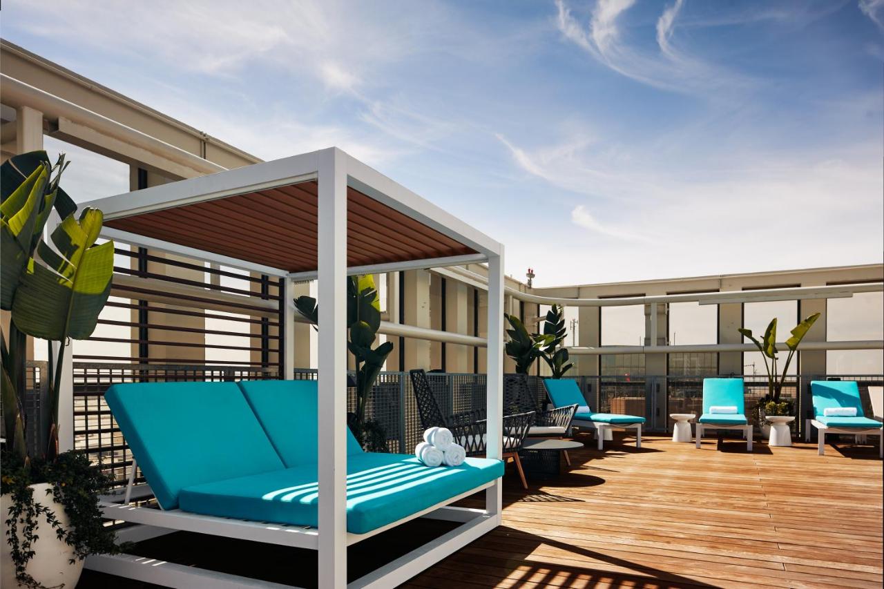 Rooftop swimming pool: Hyatt Place LAX/Century BLVD