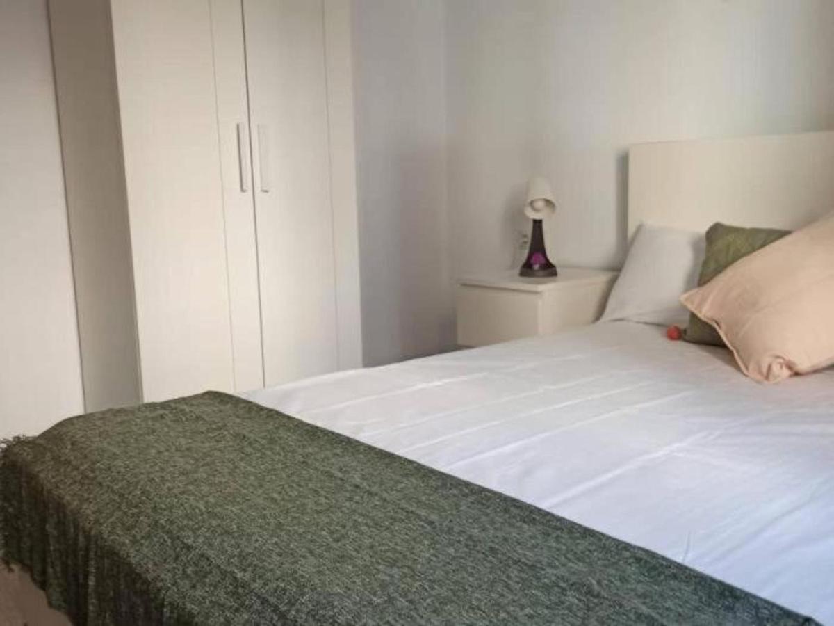 Holidays2Malaga Reyna Manescau 2d- Zona Huelin & 450 mts de ...