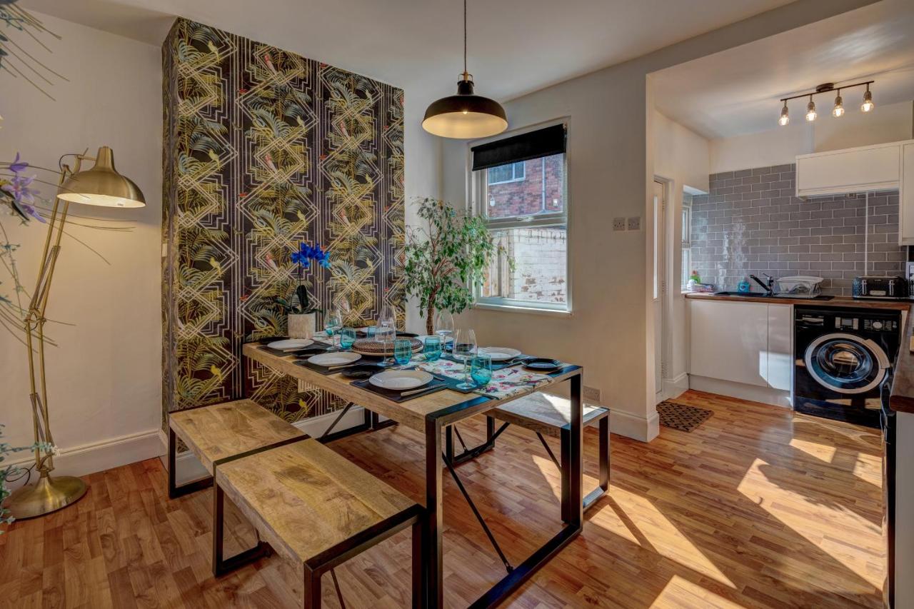 {{ hotelInfo.altText }}