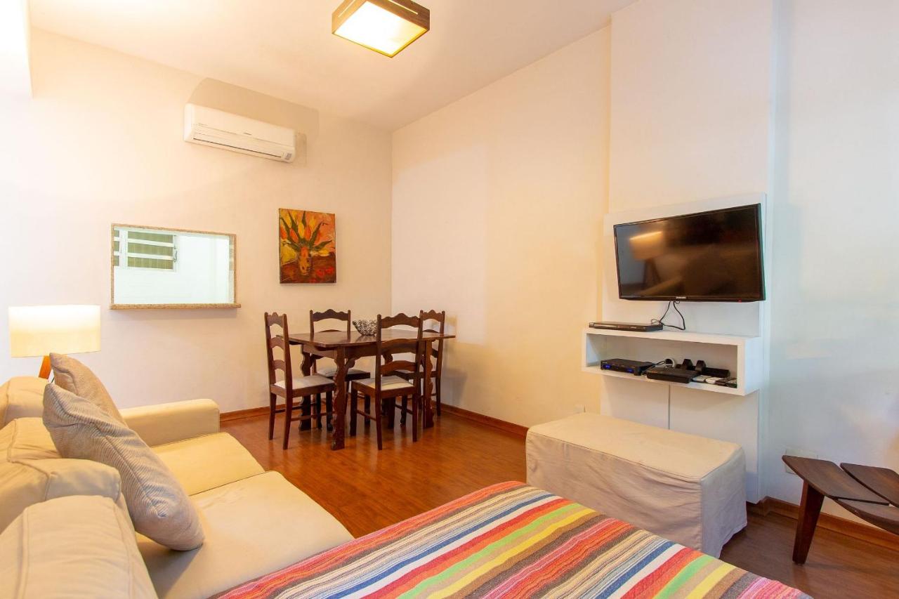 Ipanema: Comfortable 2-Bedroom, Beachside