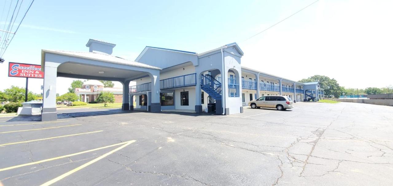 Excellent Inn & Suites — photo 10