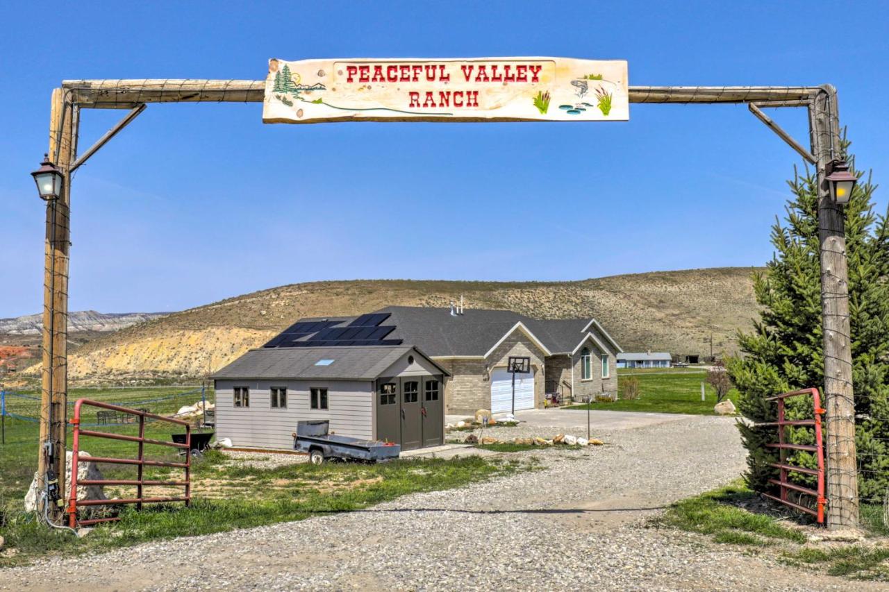 Serene Getaway with Hot Tub Near Palisade State Park