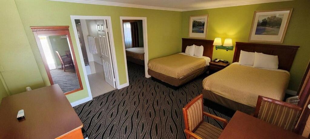 Redondo Inn and Suites — photo 14