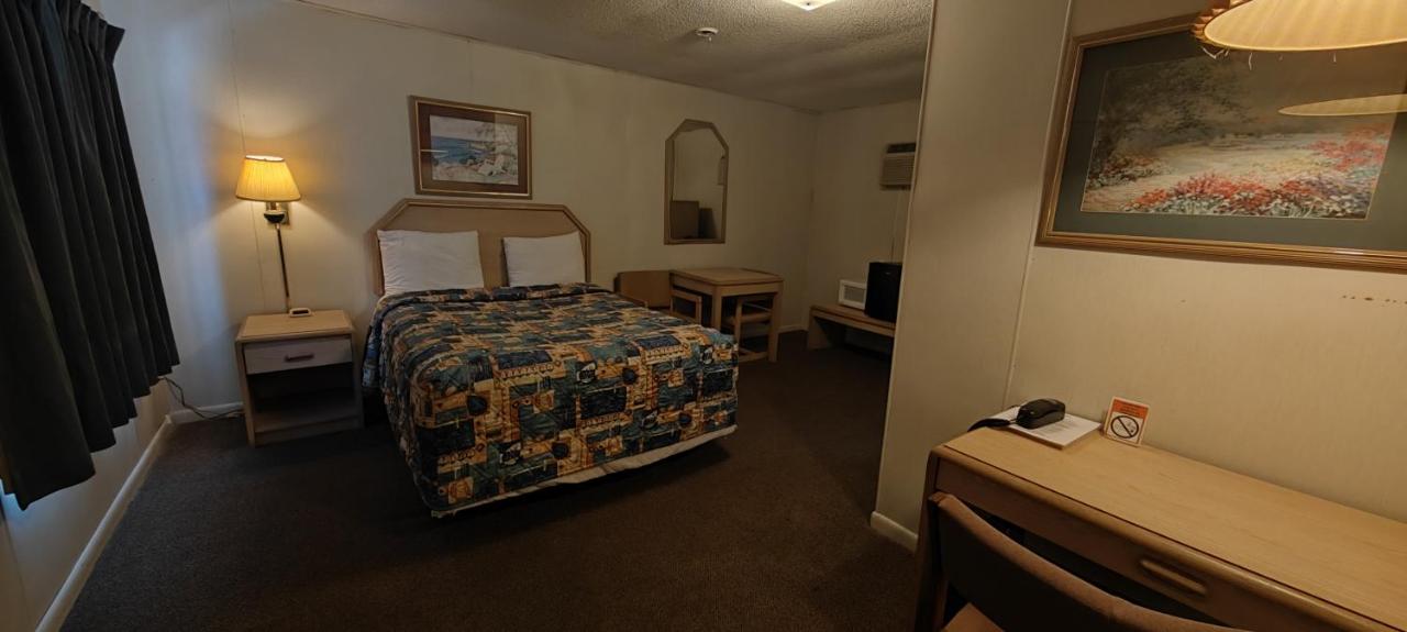 Twin Pines Motel — photo 24