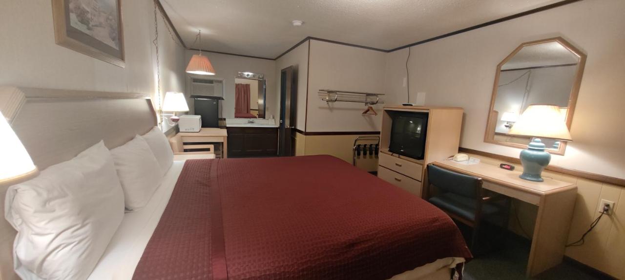 Twin Pines Motel — photo 4