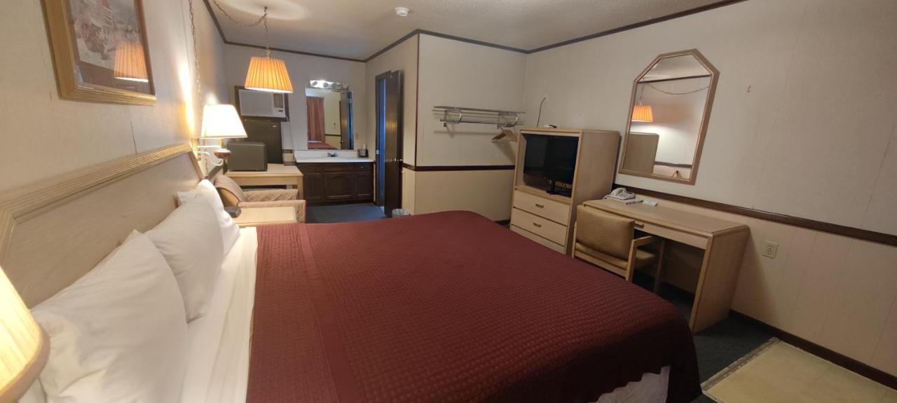 Twin Pines Motel — photo 11