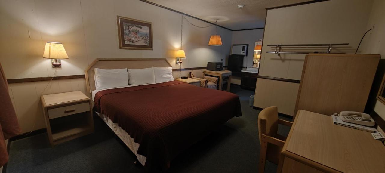 Twin Pines Motel — photo 10