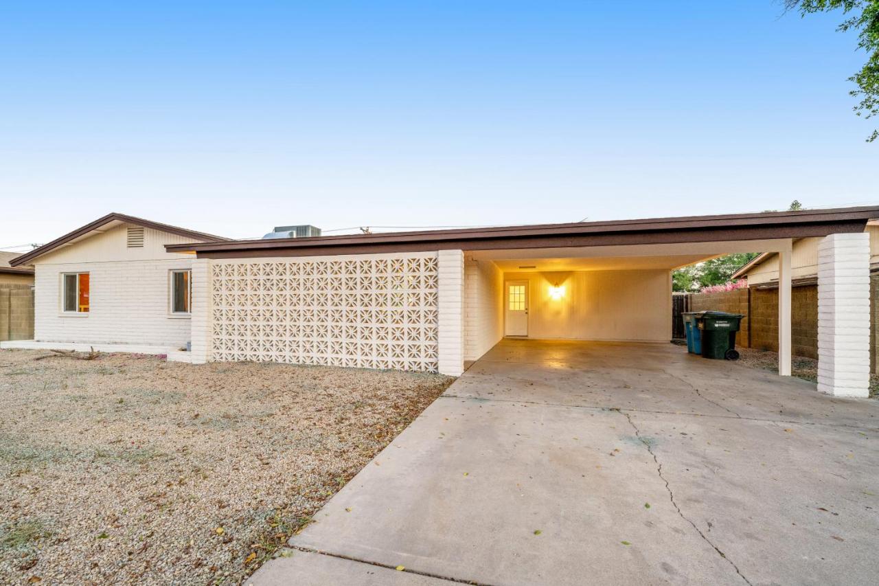 {{ hotelInfo.altText }}