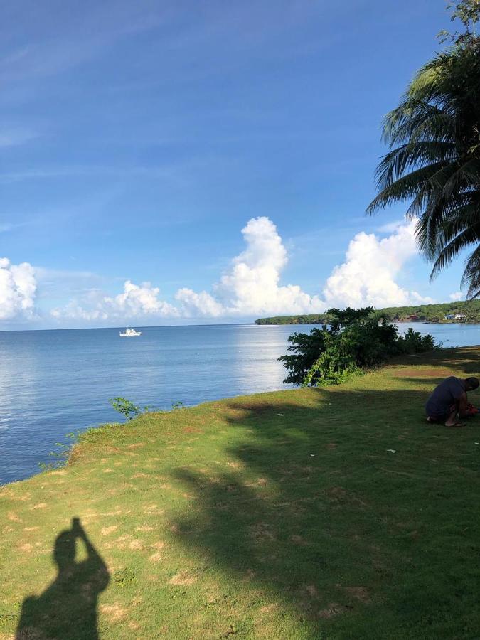 Beach: Sunshine Hotel