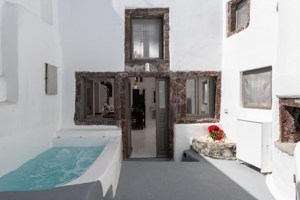 Astrea Suites "Ostria Cave Villa-outdoor Jacuzzi" - 3