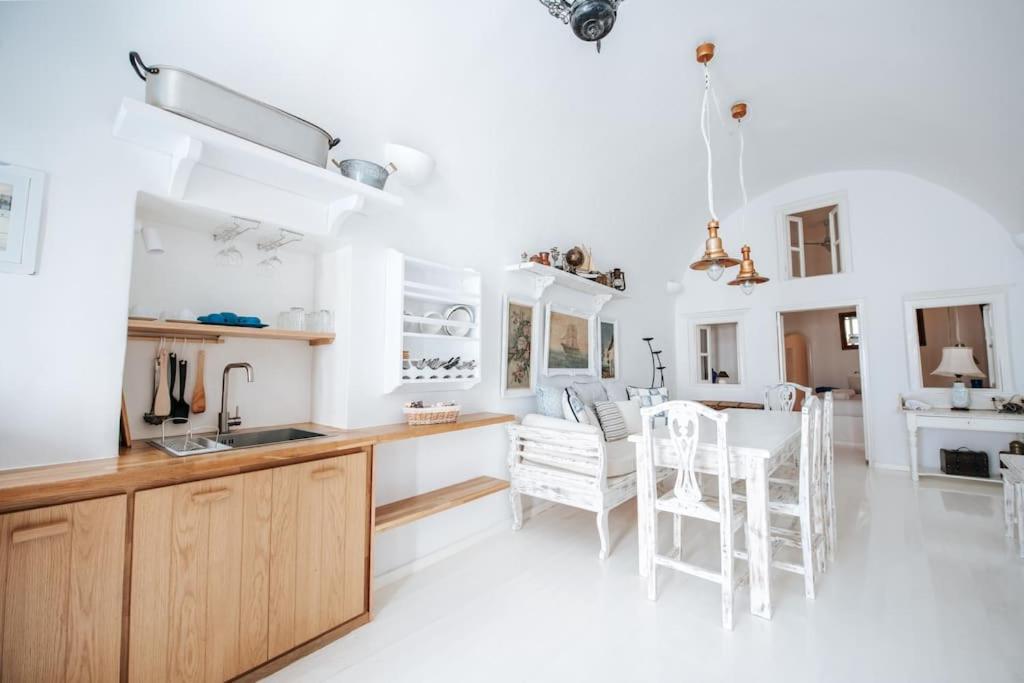 Astrea Suites "Ostria Cave Villa-outdoor Jacuzzi" - 5