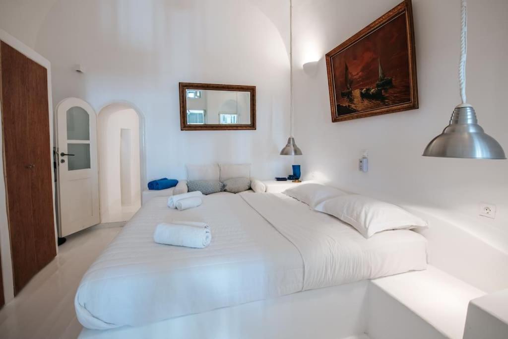 Astrea Suites "Ostria Cave Villa-outdoor Jacuzzi" - 2