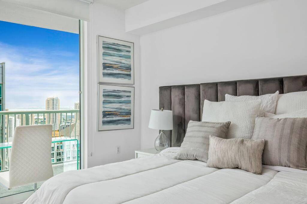 Amazing Penthouse In beautiful Brickell 42 floor!! Free Garage Parking - 2