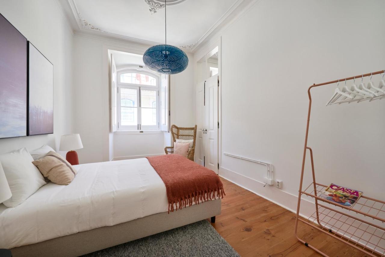 Sunny Pink Street Historical Apt, By TimeCooler - 2