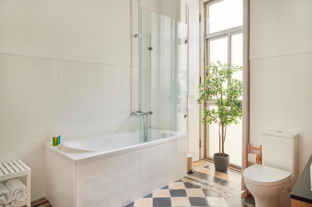 Sunny Pink Street Historical Apt, By TimeCooler - 3