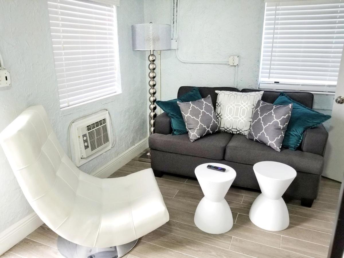 Glam Guesthouse 5 Miles from Hard Rock Stadium