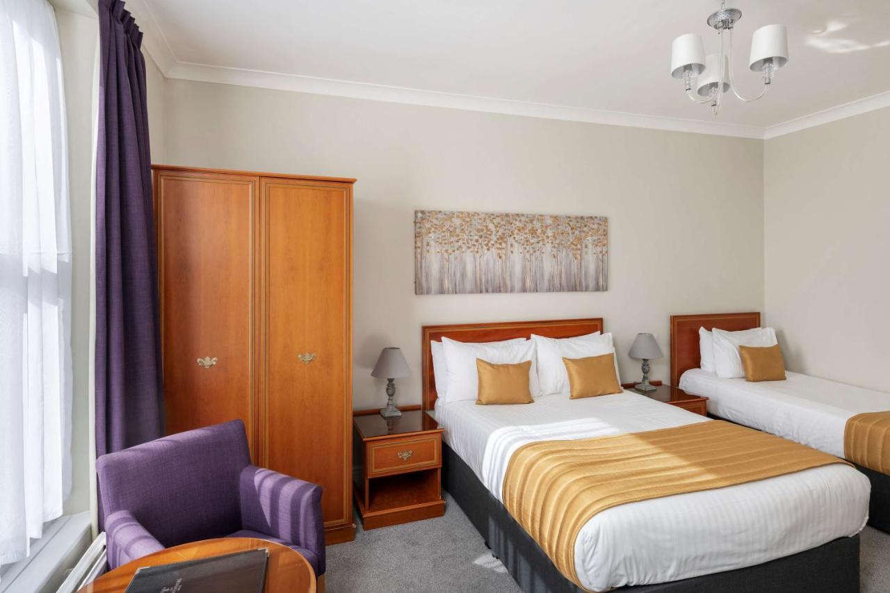Family Room with One Double Bed and One Single Bed - Non-Smoking
