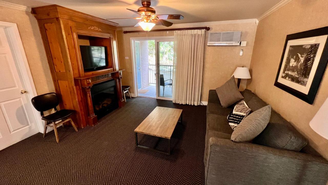 Yosemite View Lodge — photo 20