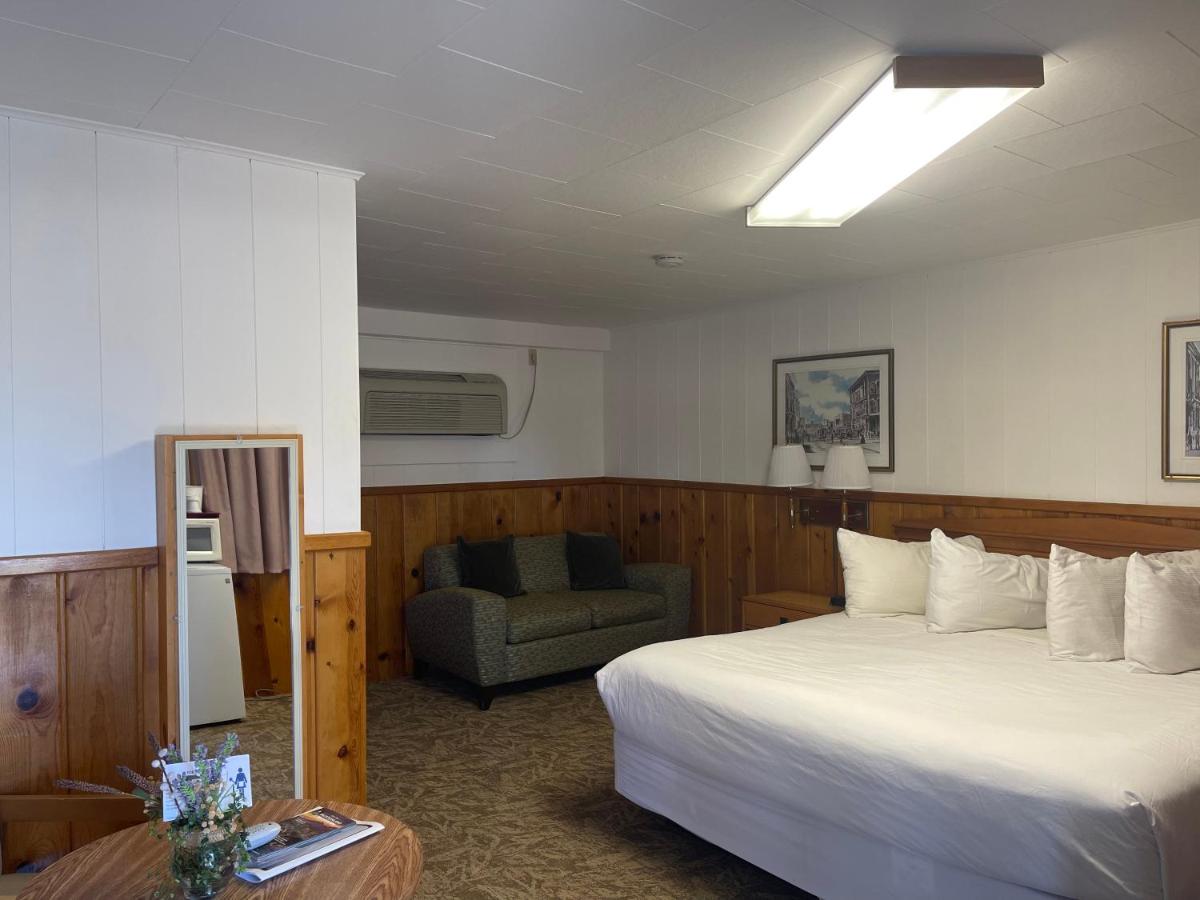 Saddle & Surrey Motel — photo 20