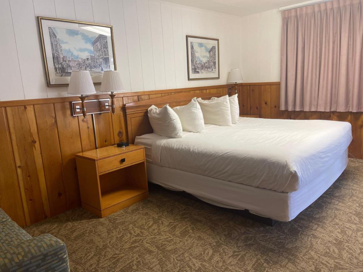 Saddle & Surrey Motel — photo 21
