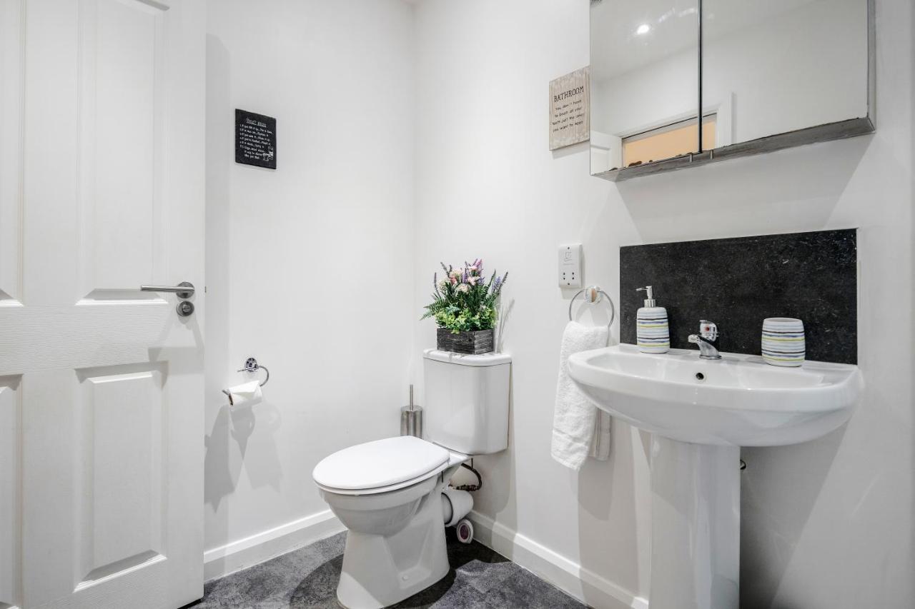 Queens Serviced Apartments - F1 photo
