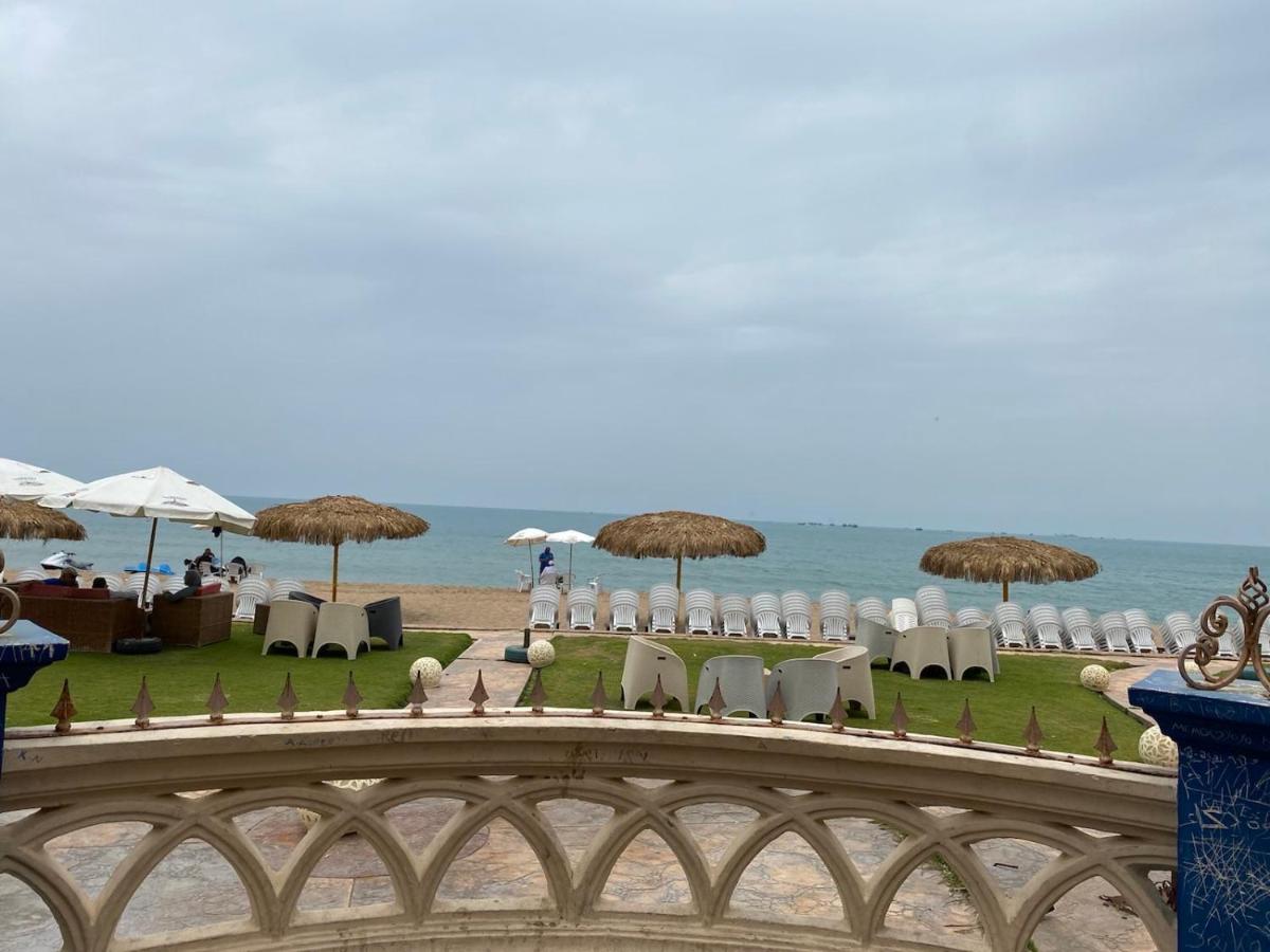 Beach: Chalet Direct sea view 2 bed rooms شاليه فينيسيا شاطىء المعموره مجموعه الفردوس دور اول على البحر مباشره مع كارنيهات بوابه الدخول خدمه نزلاء متوفره 24ساعه للعمل على راحه النزلاء و تلبيه رغباتهم اليوميه للعائلات فقط