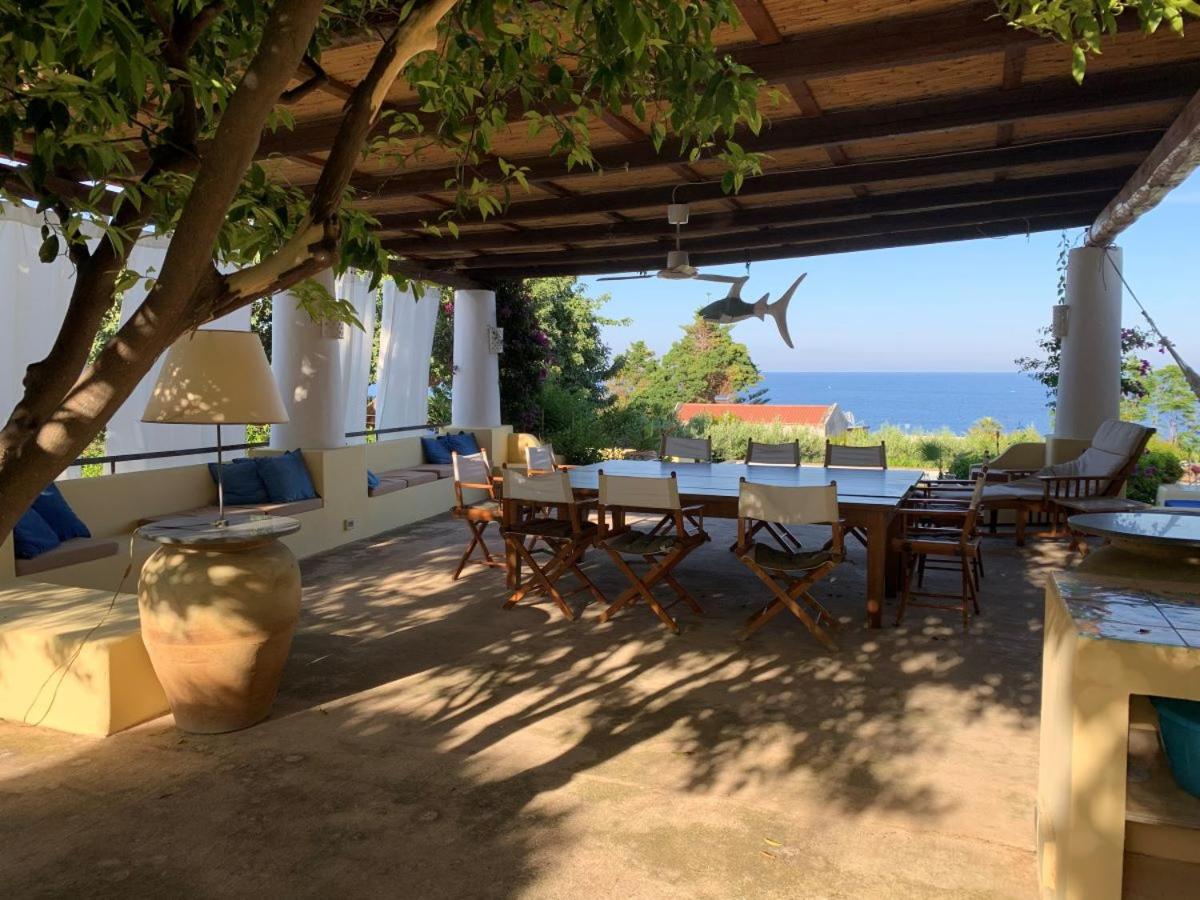 Villa Il Carrubo - elegante, con piscina e splendida vista sul mare photo