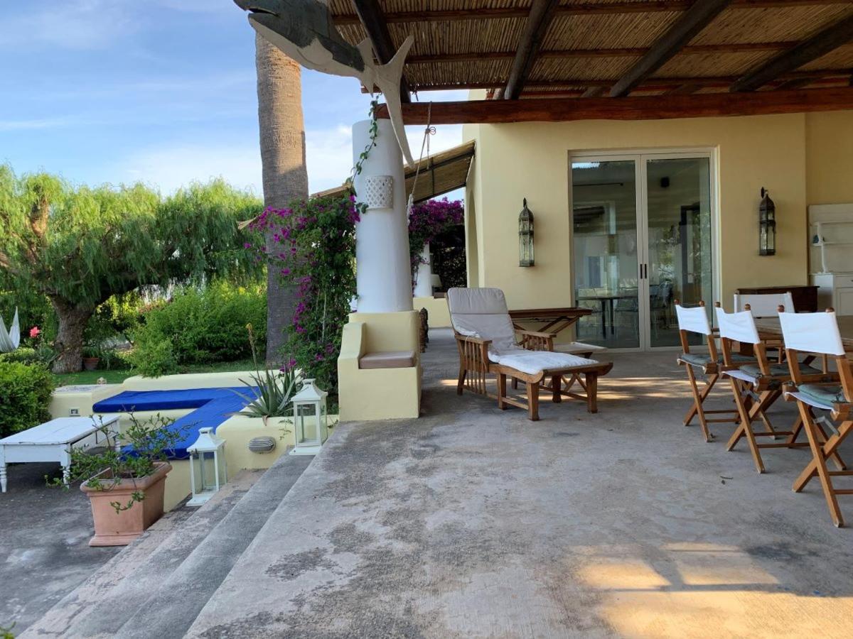 Villa Il Carrubo - elegante, con piscina e splendida vista sul mare photo