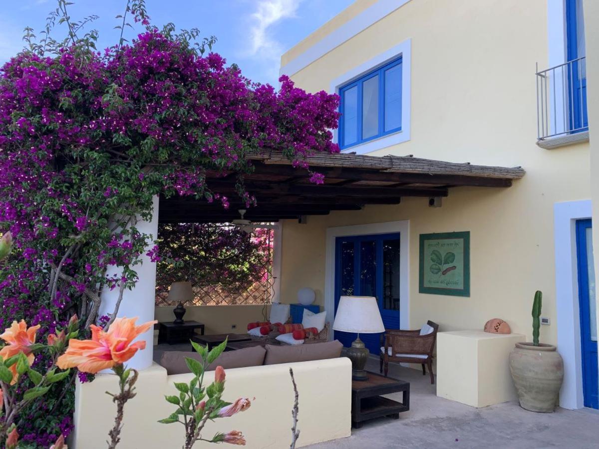 Villa Il Carrubo - elegante, con piscina e splendida vista sul mare photo