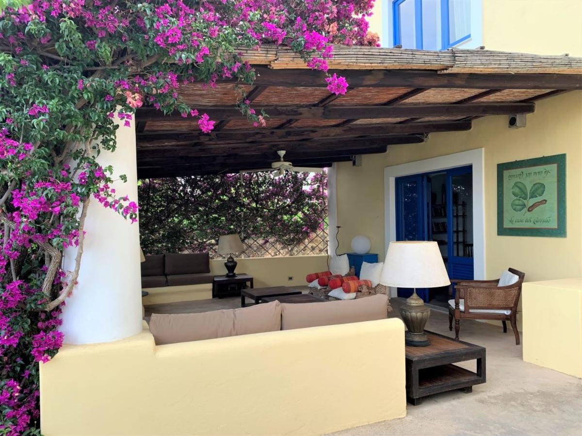 Villa Il Carrubo - elegante, con piscina e splendida vista sul mare photo
