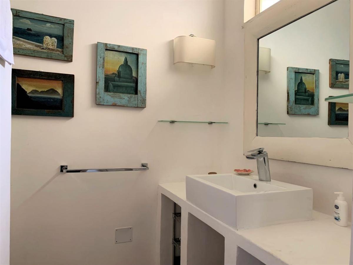 Villa Il Carrubo - elegante, con piscina e splendida vista sul mare photo