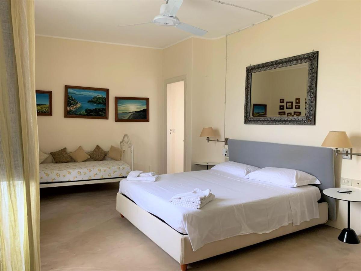 Villa Il Carrubo - elegante, con piscina e splendida vista sul mare photo