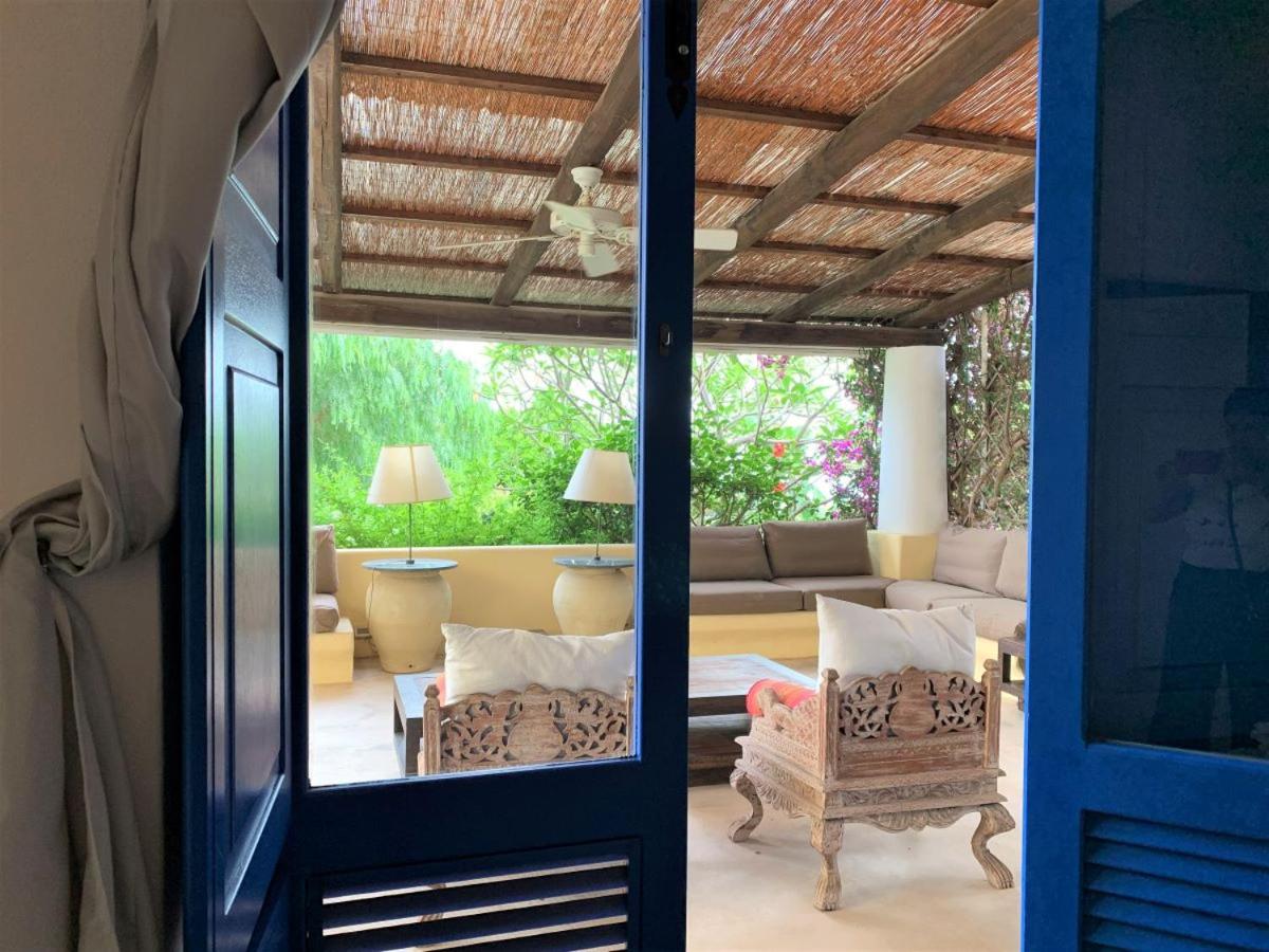 Villa Il Carrubo - elegante, con piscina e splendida vista sul mare photo
