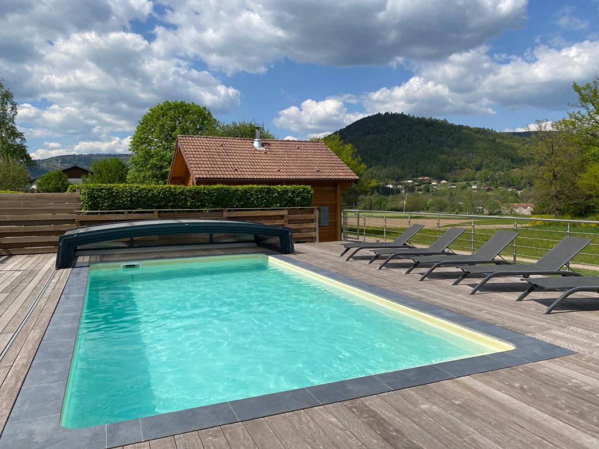 Фото Chalet avec Jacuzzi et Piscine, déco soignée esprit cocooning