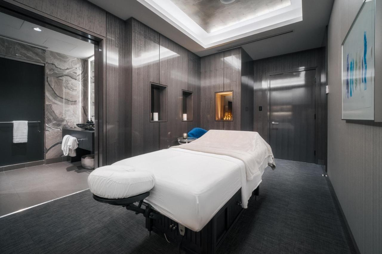 Paradox Hotel Vancouver photo