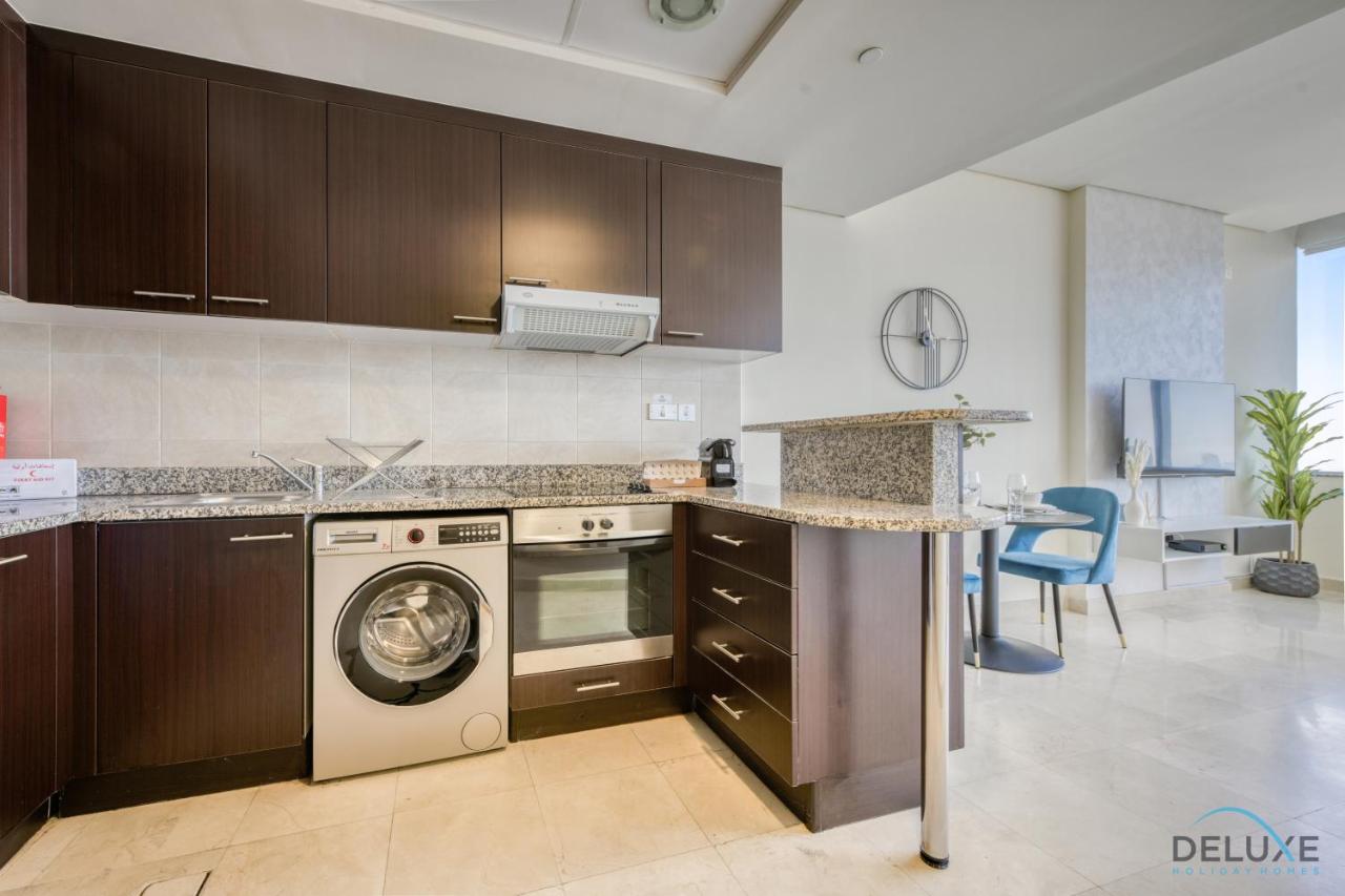 Best Value Modern 1BR with Pool & Stunning Views by Deluxe Holiday Homes - 4