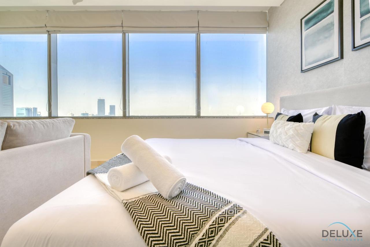 Great Deal Cozy 1BR with Pool & City Views by Deluxe Holiday Homes - 2