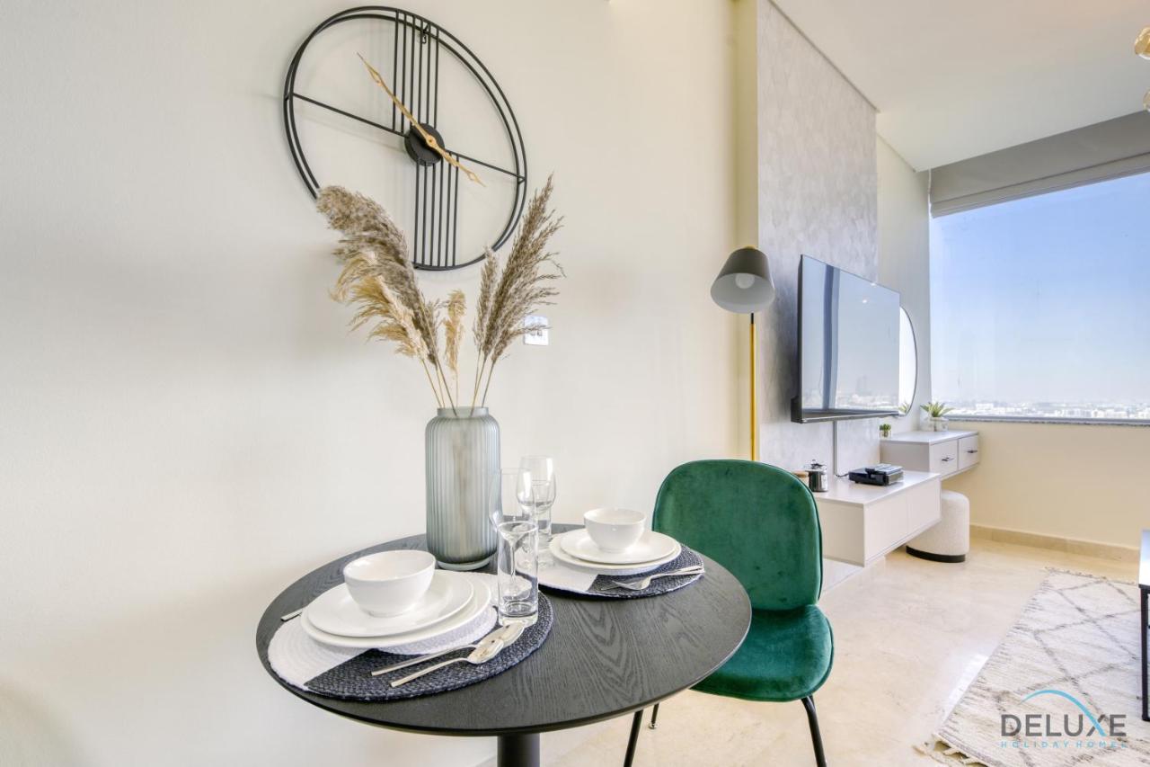 Great Deal Cozy 1BR with Pool & City Views by Deluxe Holiday Homes - 4