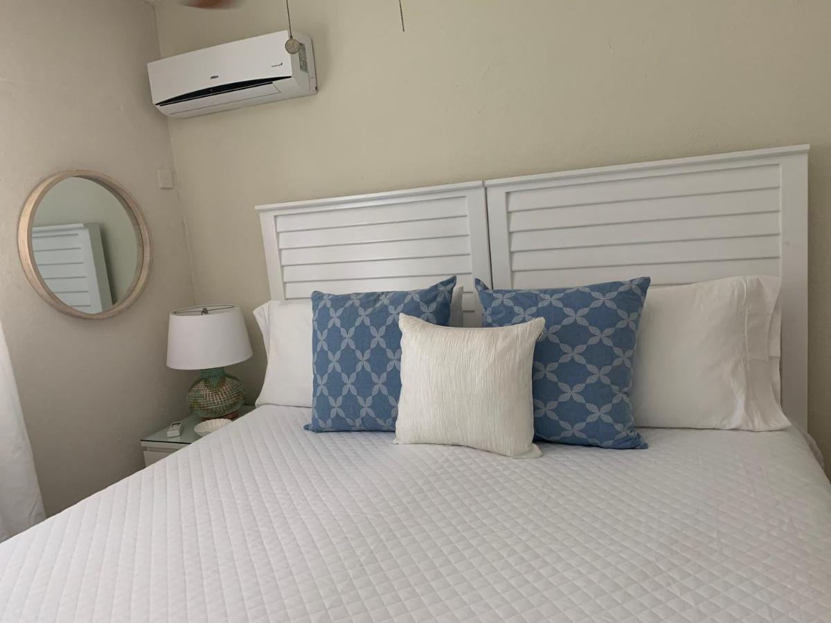 Flamboyant Beach House photo