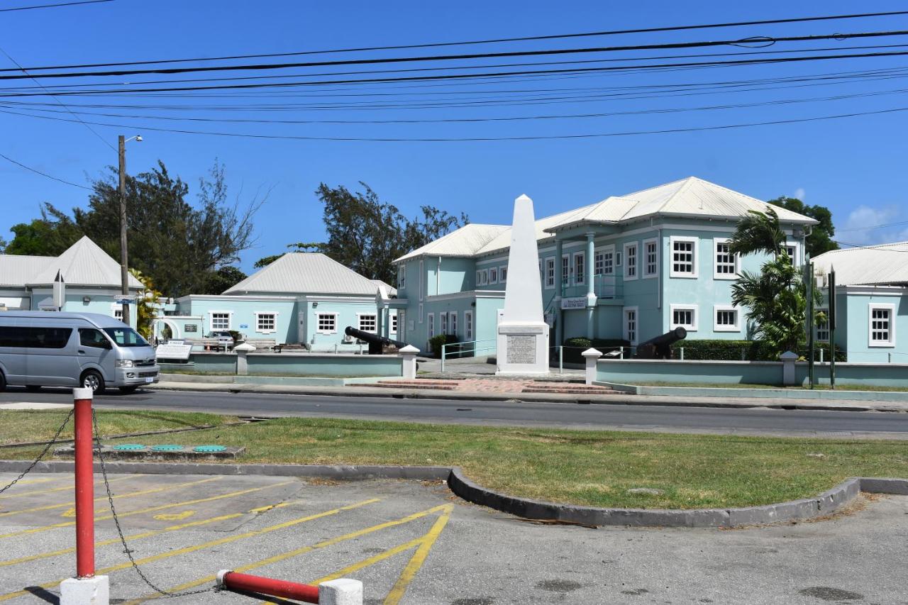 Flamboyant Beach House photo