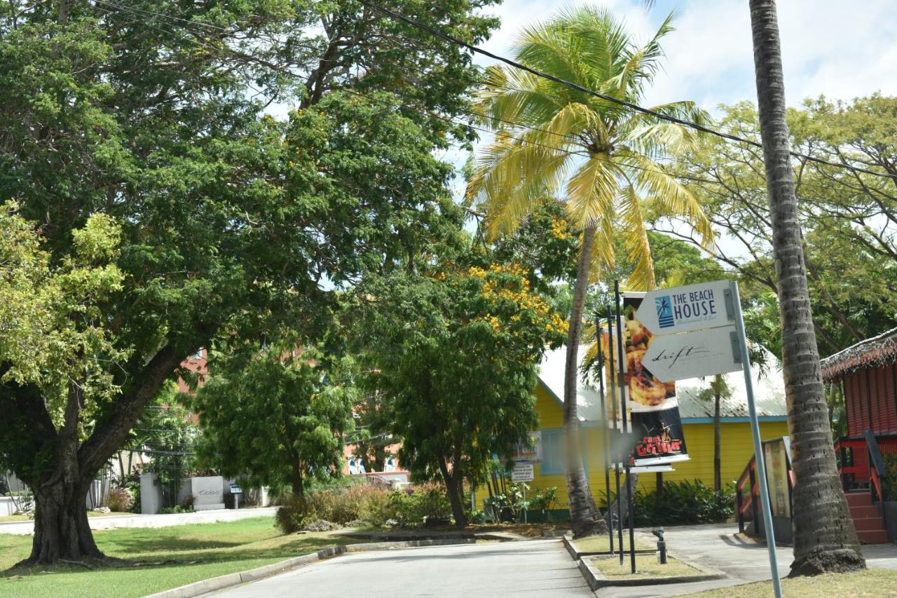 Flamboyant Beach House photo