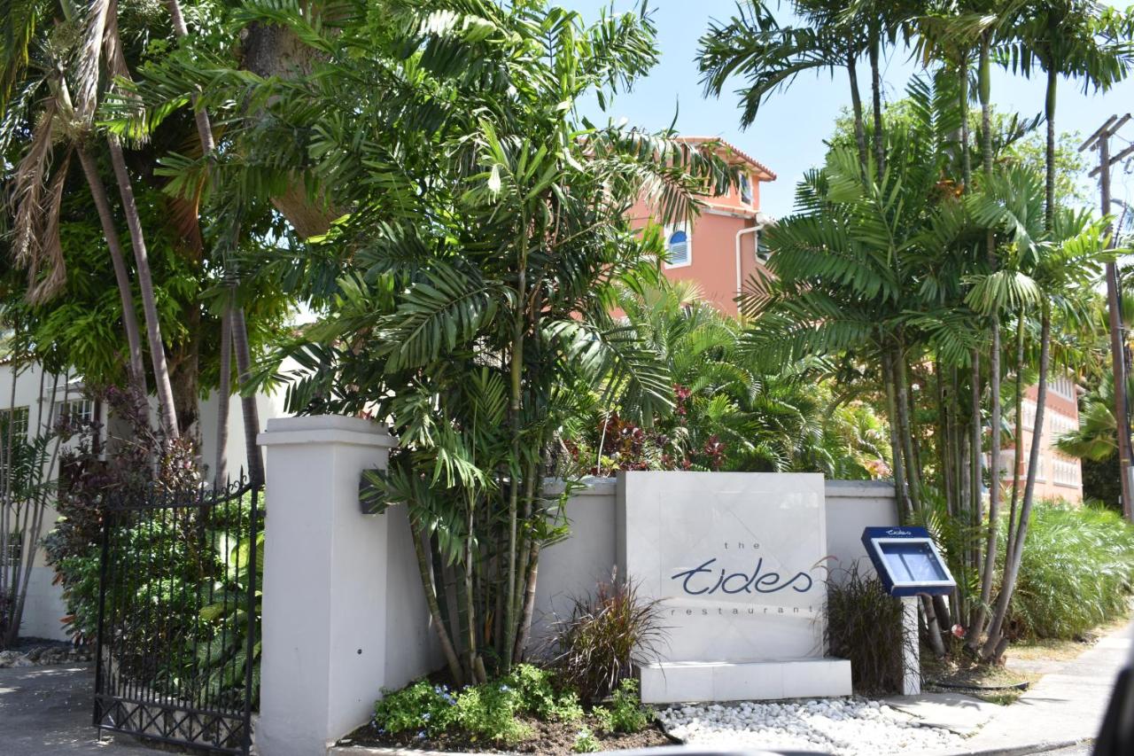 Flamboyant Beach House photo