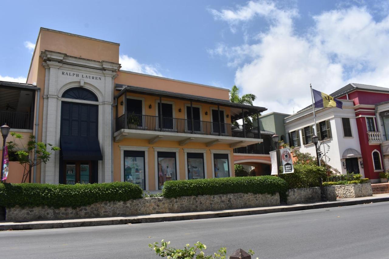 Flamboyant Beach House photo