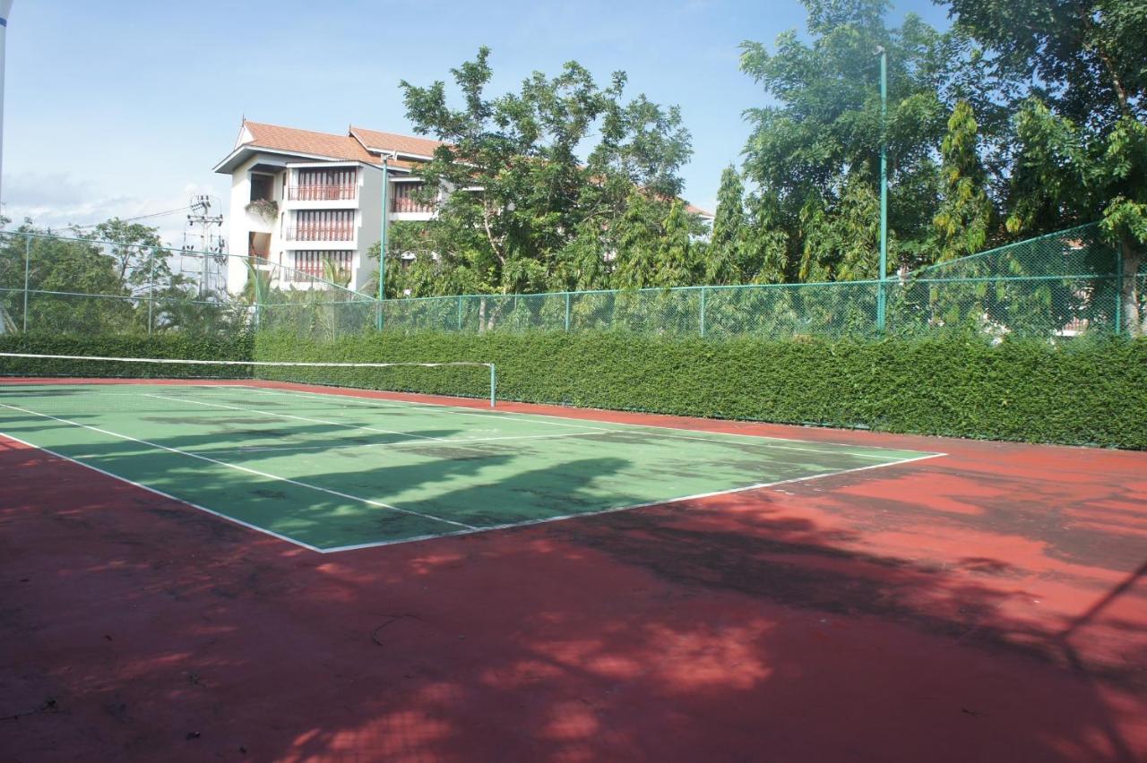 Tennis court: VIP Chain Resort Pool Villa