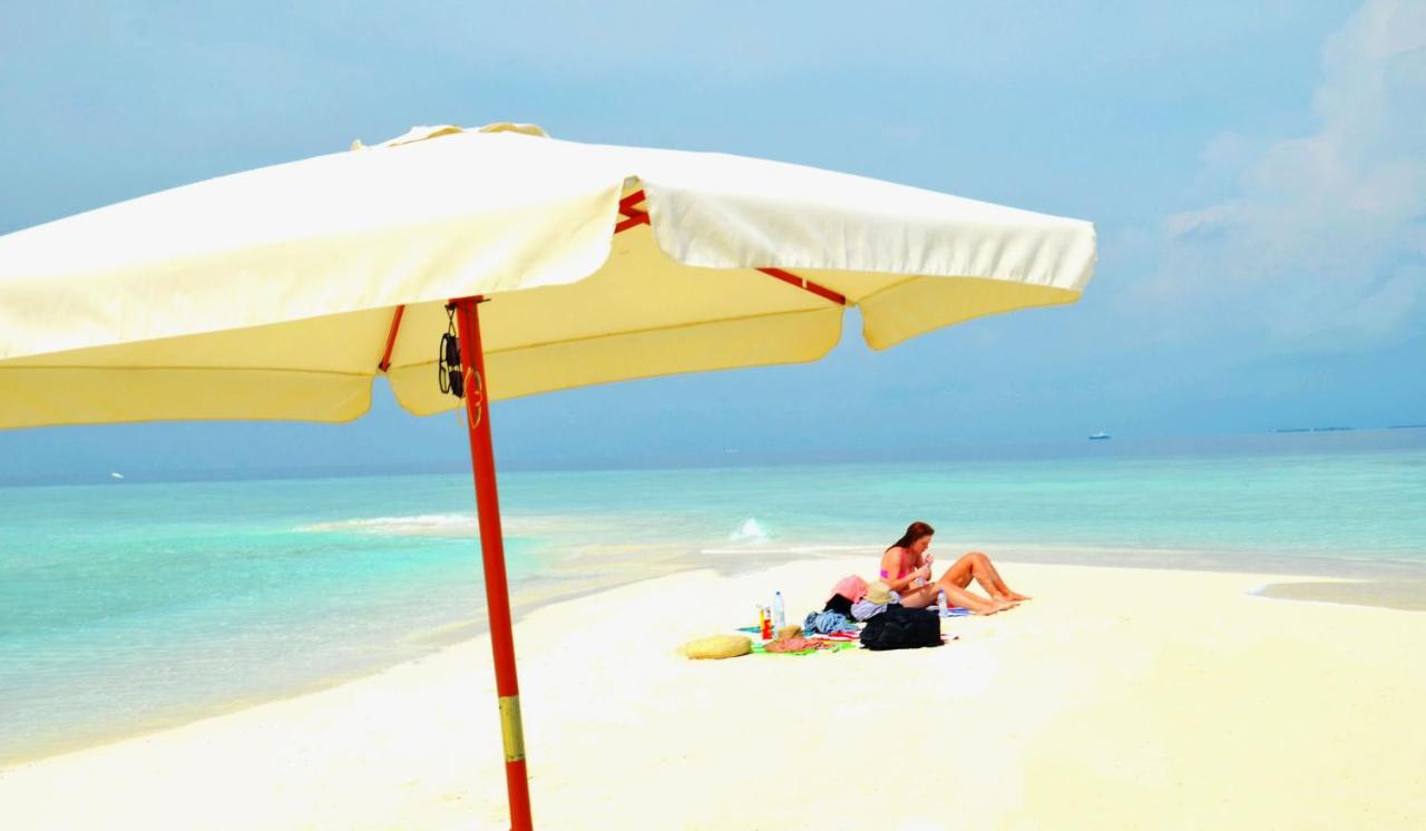 Beach: Adroit Beach Inn