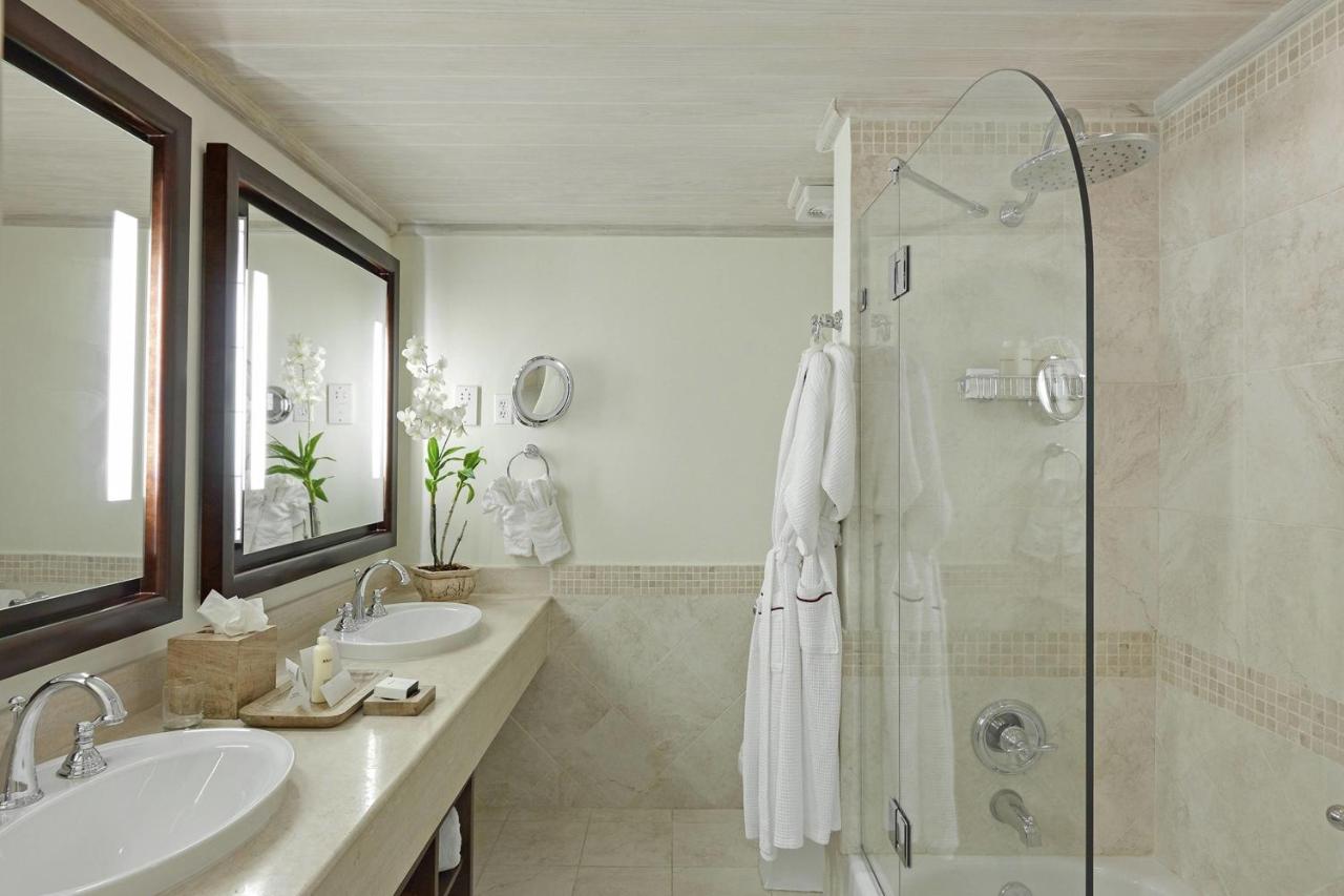 Colony Club by Elegant Hotels photo