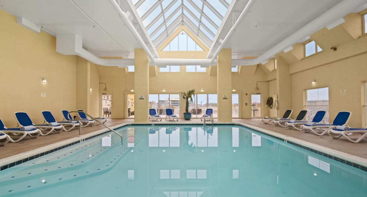 Heated swimming pool: Bonita Beach Hotel