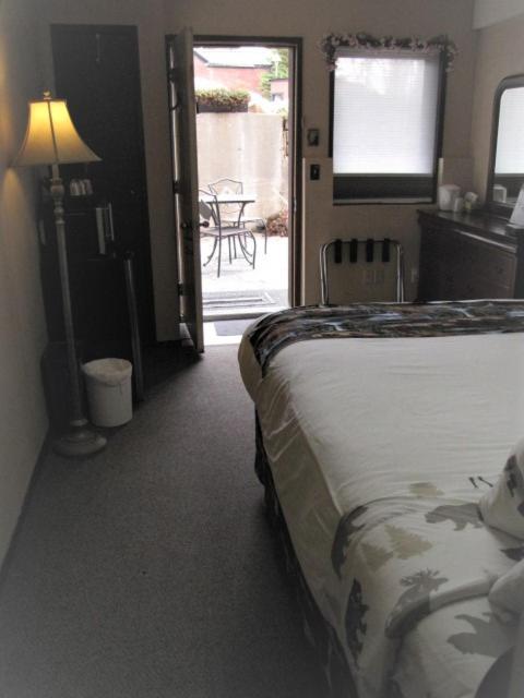 Bear Country Inn — photo 10