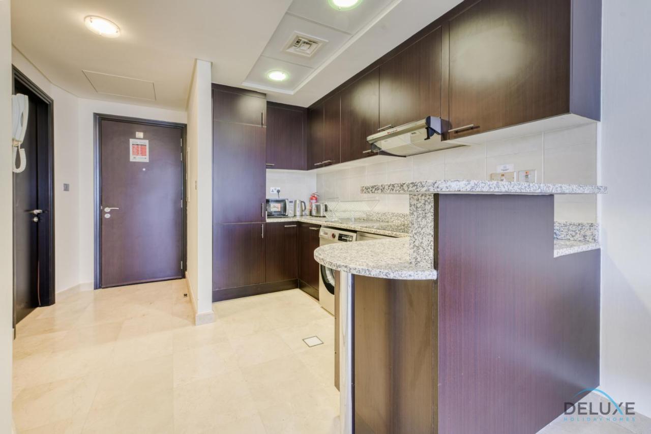 Affordable Luxury Modern 1BR with Pool & Balcony by Deluxe Holiday Homes - 3